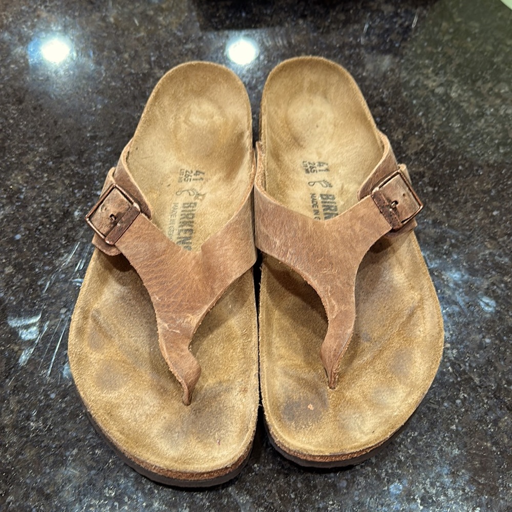 Birkenstock flip flops! Brown!